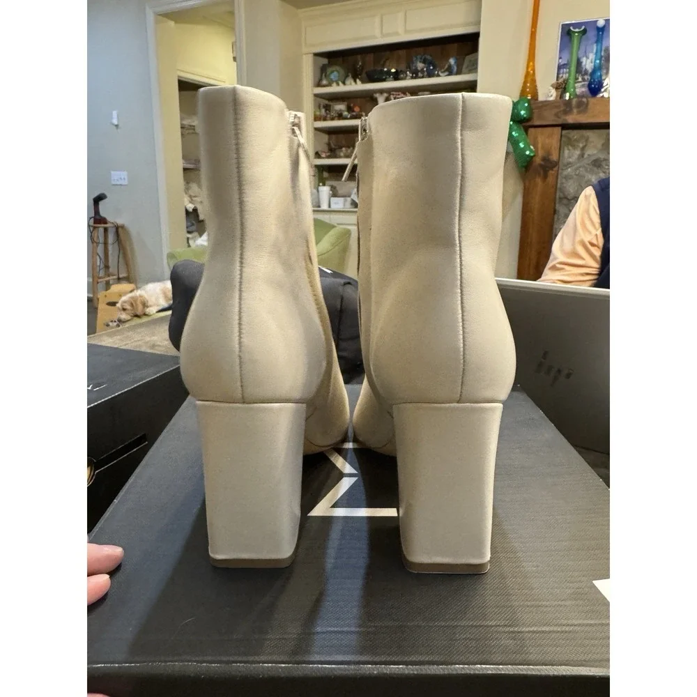 WOMEN NEW MARC FISHER Nebula Square Toe Bootie BLOCK HEEL IVORY Size 9.5‎